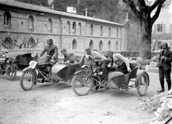 Carrera en sidecar a la prova en pujada dels Brucs, març de 1915. AGDB. Fons i autoria: Frederic Juandó Alegret.