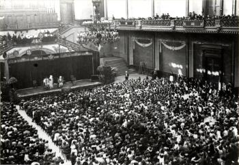 Representació del «Malalt imaginari», de Molière al Palau de Belles Arts, 1929. AGDB. Fons: Diputació de Barcelona. Autoria: desconeguda.