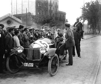 Cursa d’automobilisme, 1910-p 1920. Fons i autoria: Frederic Juandó Alegret. (CAT AGDB R. 54952)