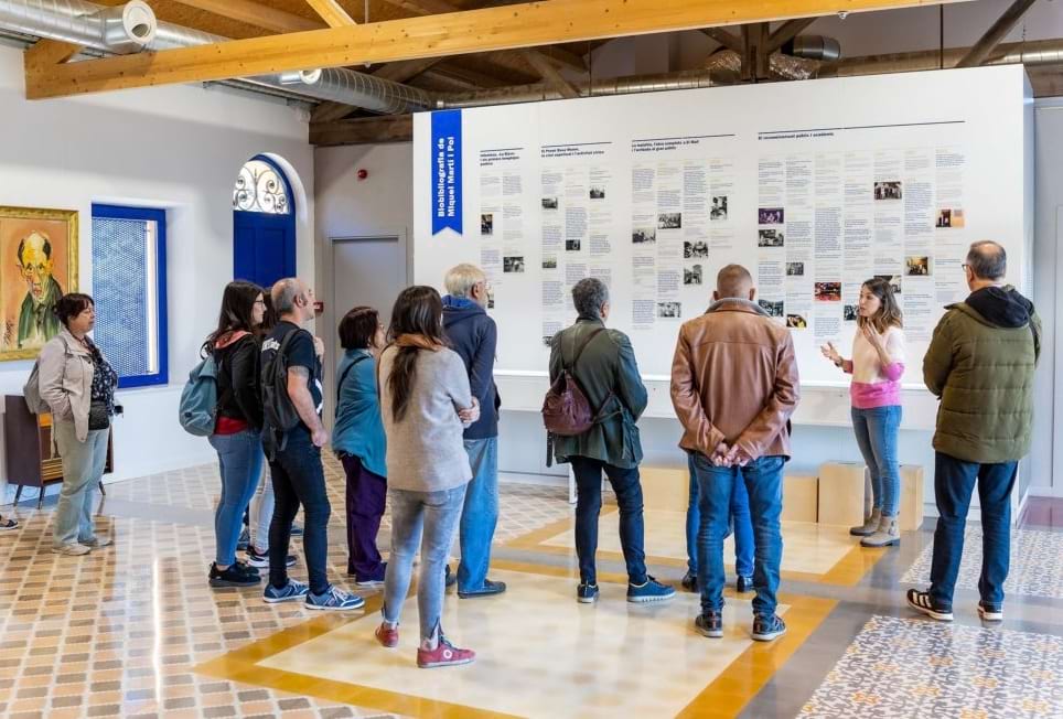 Visita a la seu de la Fundació Miquel Martí i Pol