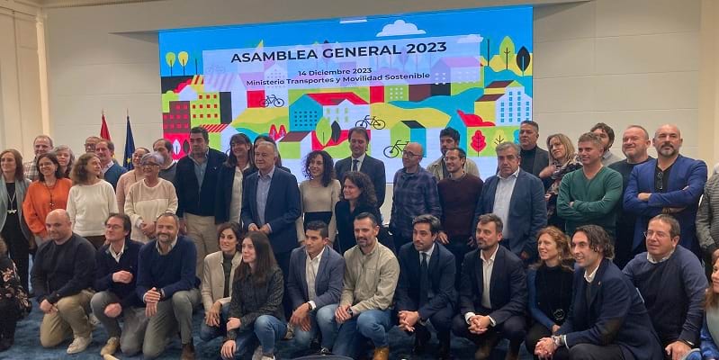 Foto de família de l'Assemblea General de la Red de Ciudades por la Bicicleta